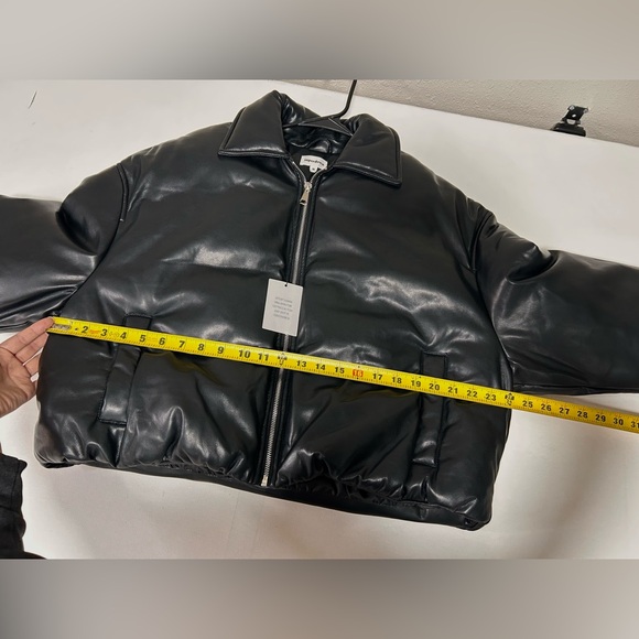 Superdown Sanja Faux Leather Jacket Black Medium Cropped Bomber Zip Up Women’s - Picture 12 of 16